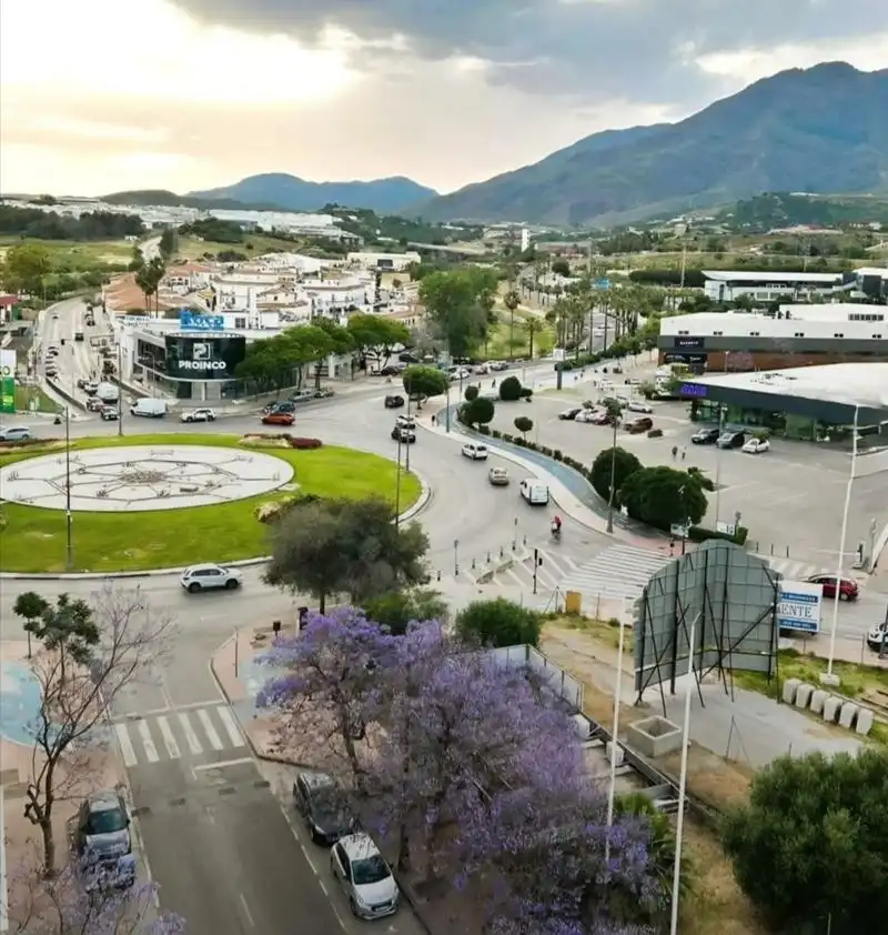 Vista exterior de Àtic en venda en Estepona amb Aire condicionat, Calefacció i Terrassa