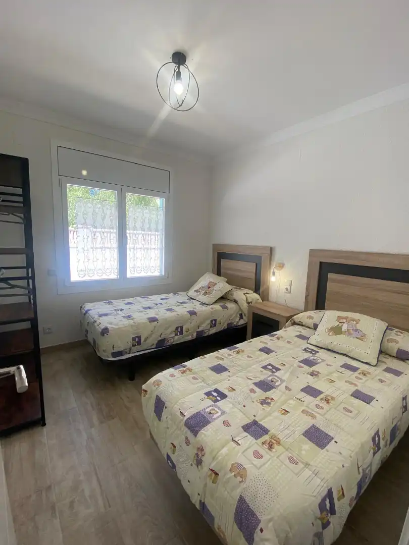 Dormitori de Casa o xalet de lloguer en Mont-roig del Camp amb Aire condicionat, Calefacció i Jardí privat
