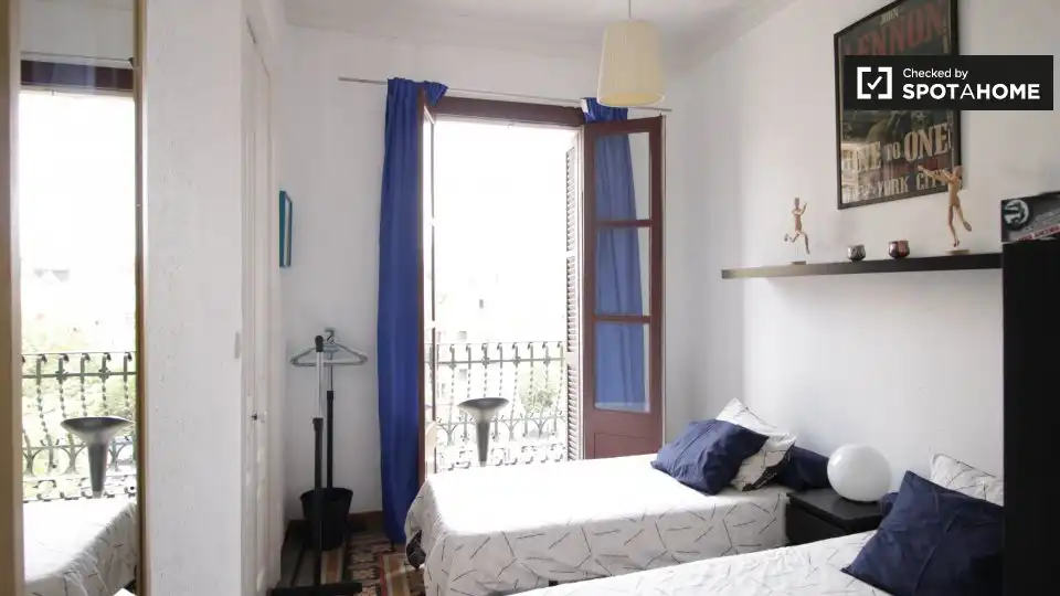 Bedroom of Flat for share in Barcelona  with Air Conditioner and Terrace