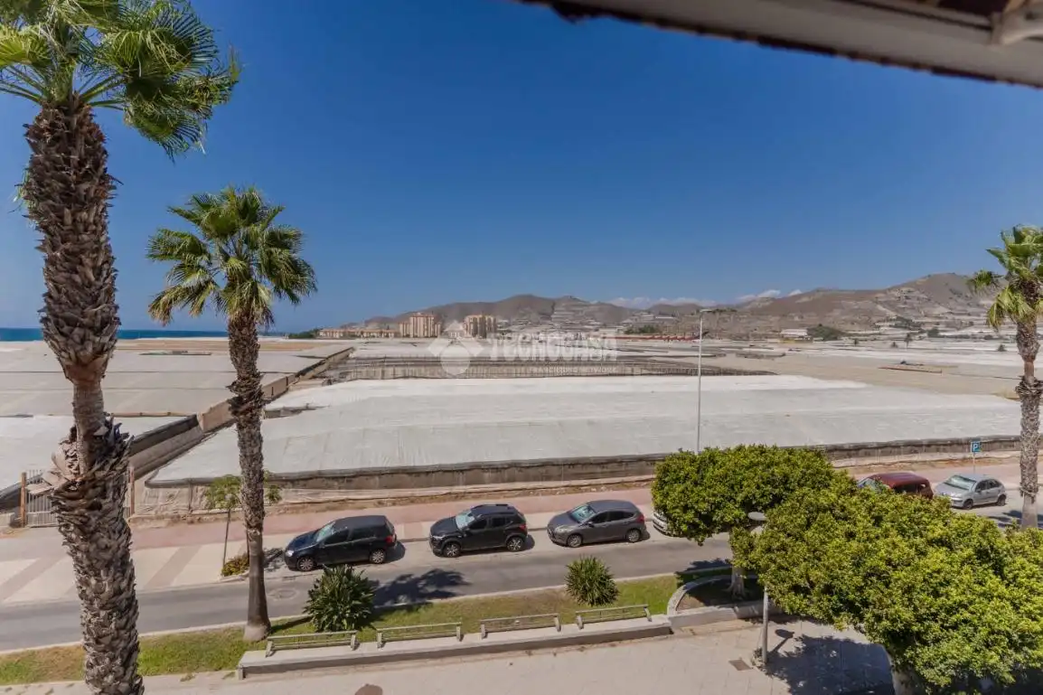 Vista exterior de Piso en venta en La Zubia con Terraza