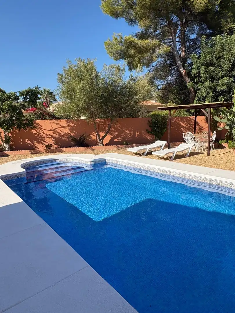 Villa avec piscine à vendre à Escandinavia - Cautivador