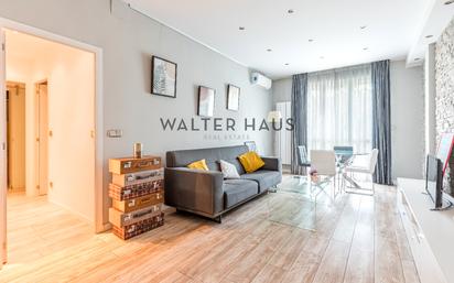 Living room of Flat for sale in  Madrid Capital  with Air Conditioner, Heating and Oven