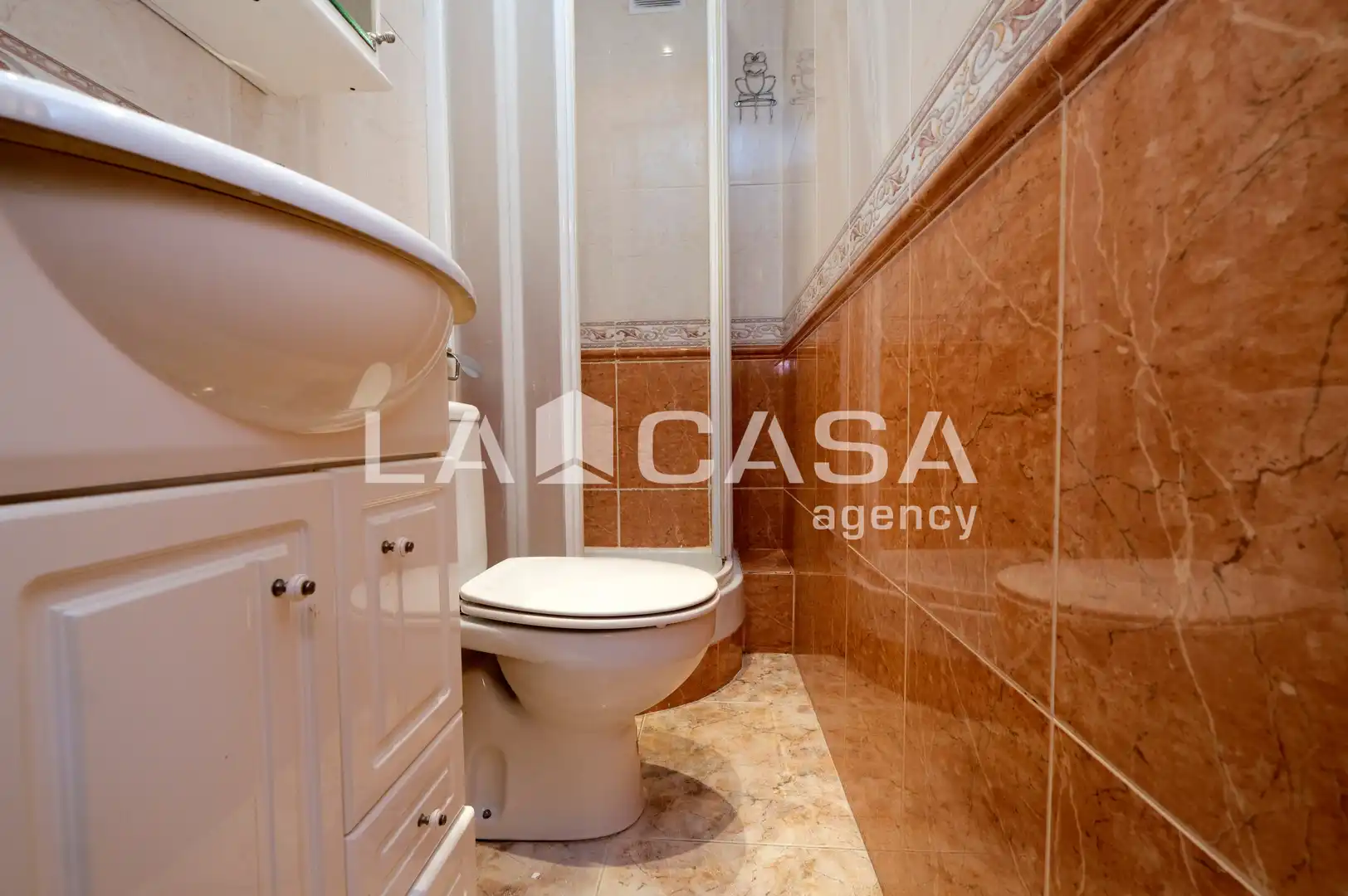 Bathroom of Flat for sale in Barcelona