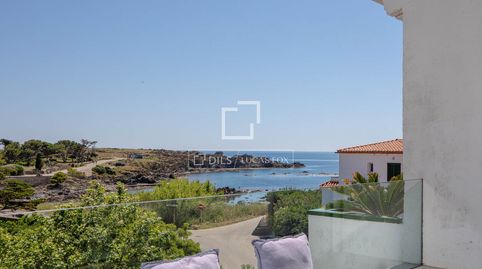 Elegante casa reformada con vistas al mar y terraza a pocos pasos de la playa en Cadaqués