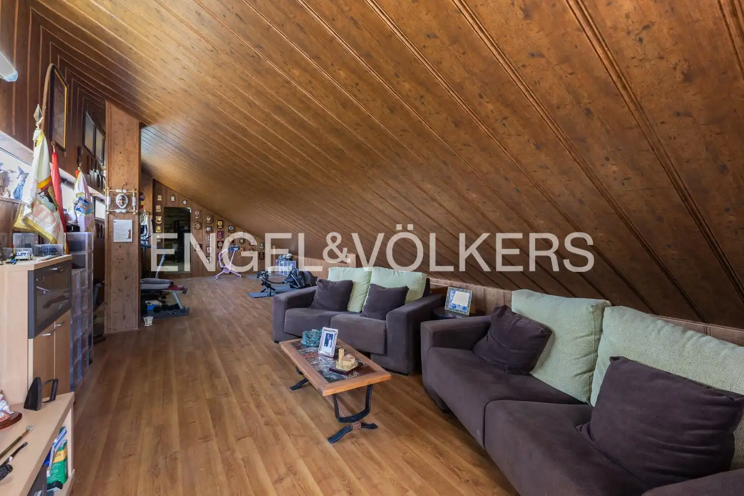 Houses for sale in Gilet  with Air Conditioner, Heating and Private garden