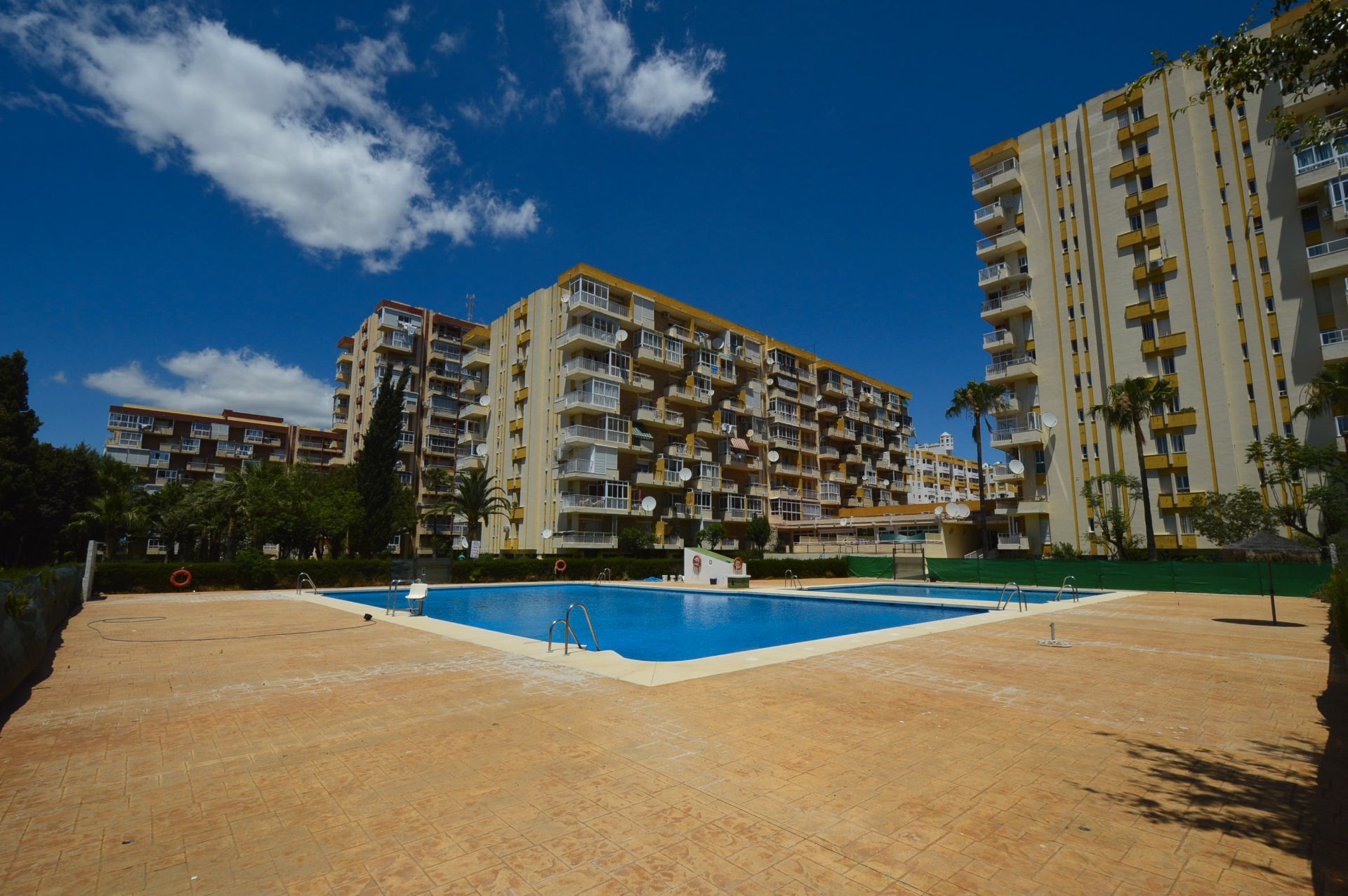 Piscina de Apartament en venda en Benalmádena amb Aire condicionat, Terrassa i Moblat
