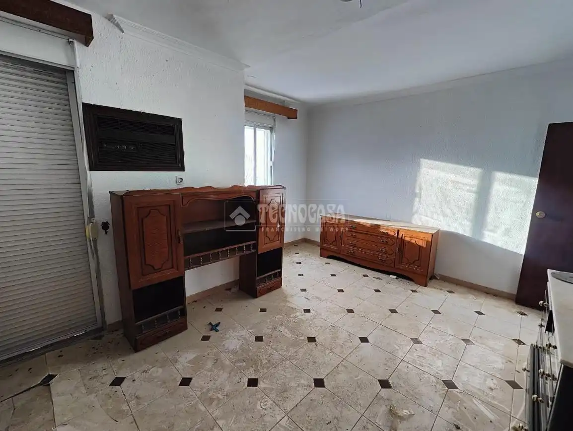 Sala d'estar de Casa adosada en venda en Los Palacios y Villafranca amb Balcó