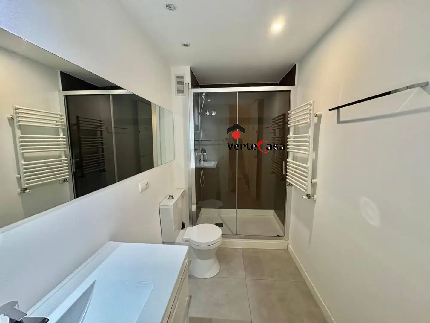 Badezimmer von Wohnung zur Miete in Valencia mit Klimaanlage, Heizung und Balkon