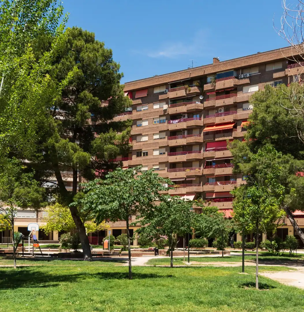 Piso en venta en Avenida ALIERTA, CESAREO, 42, Parque Miraflores