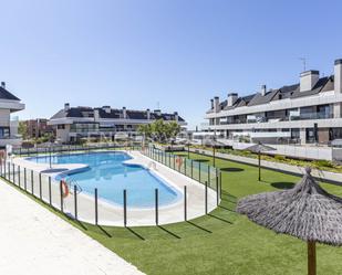 Exterior view of Flat for sale in Boadilla del Monte  with Air Conditioner, Terrace and Swimming Pool
