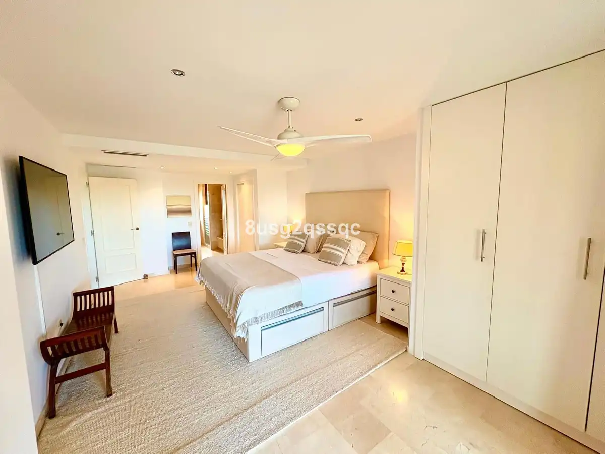 Bedroom of Flat for sale in Estepona  with Air Conditioner, Furnished and TV