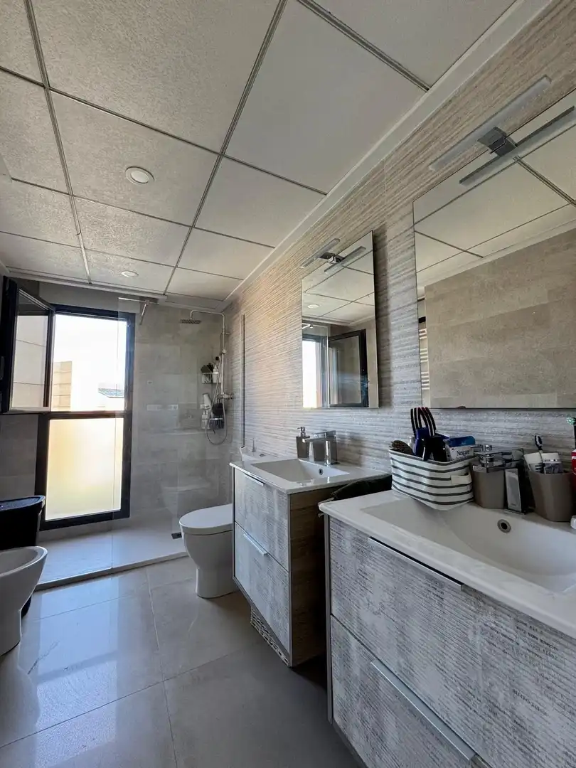 Baño de Casa adosada en venta en El Campello con Aire acondicionado, Calefacción y Terraza