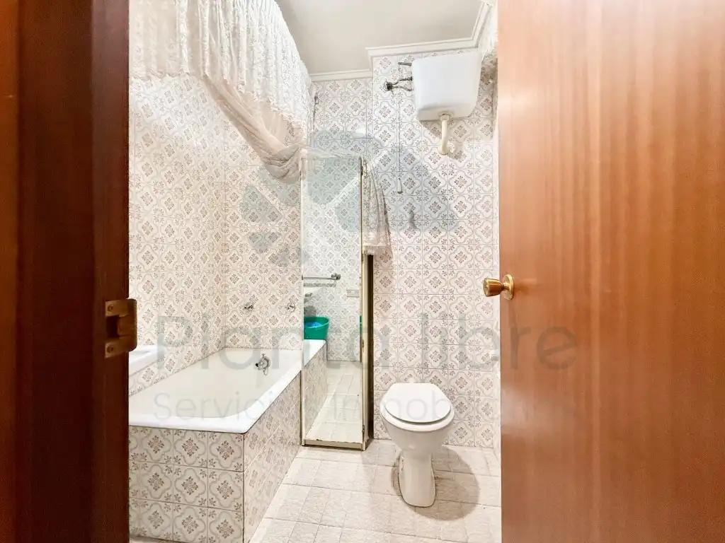 Bathroom of Flat for sale in  Logroño  with Air Conditioner, Heating and Balcony