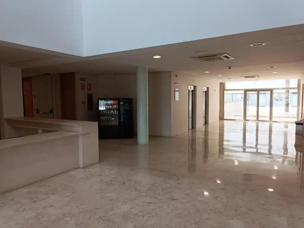 Ufficio con ascensore in vendita a Avenida República Argentina, imagen 4