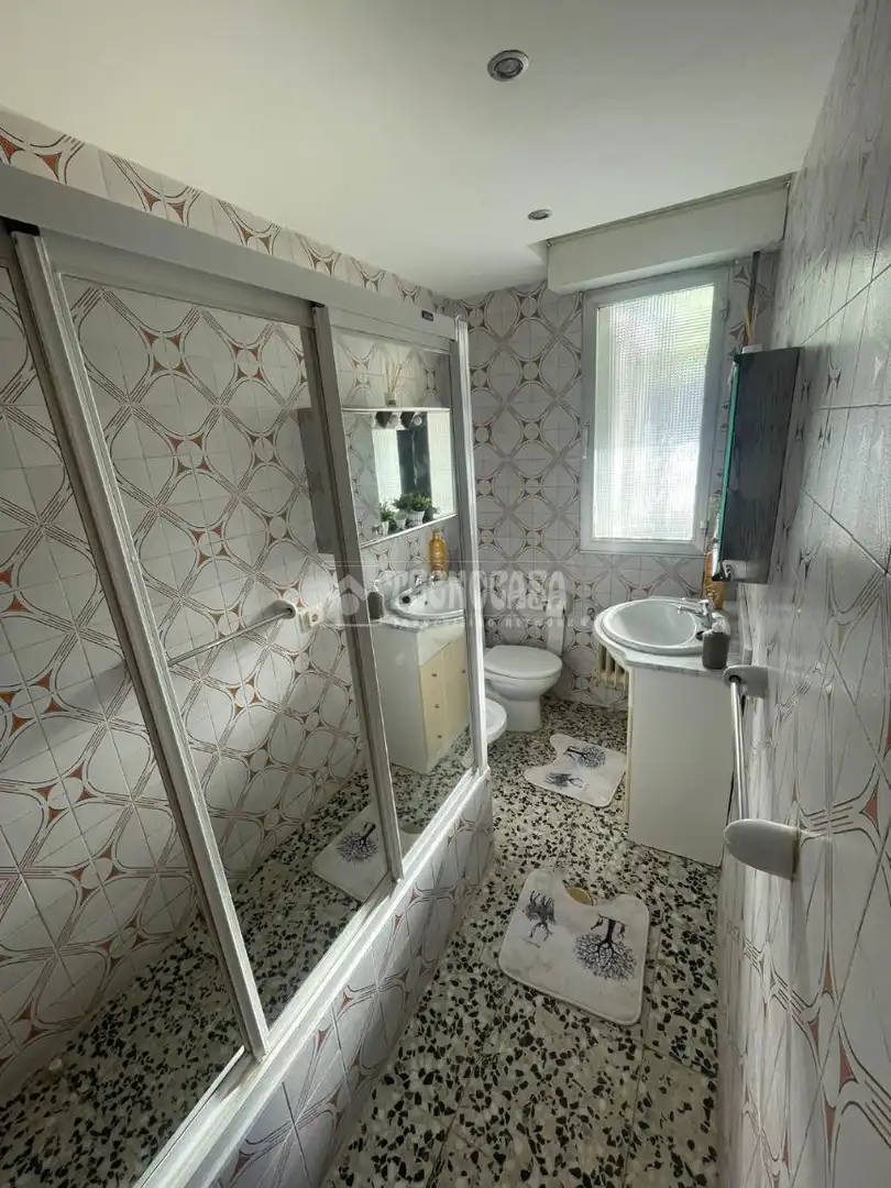 Baño de Piso de alquiler en Palencia con Balcón