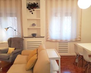 Living room of Flat to rent in  Madrid Capital  with Air Conditioner, Heating and Parquet flooring