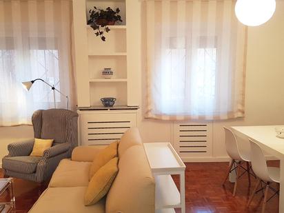 Living room of Flat to rent in  Madrid Capital  with Air Conditioner, Heating and Parquet flooring