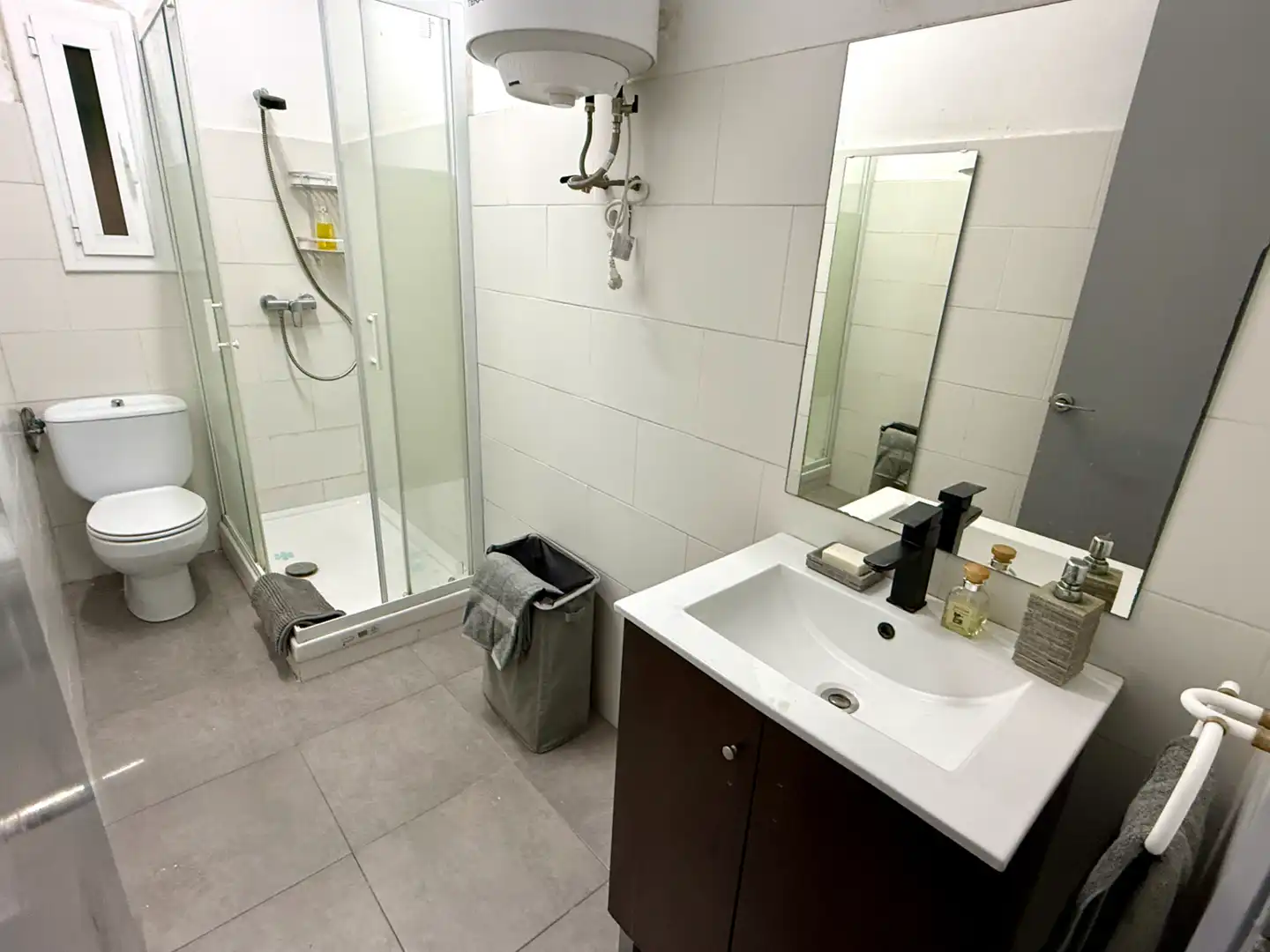 Badezimmer von Wohnung zum Verkauf in Barcelona mit Parkett und Alarm