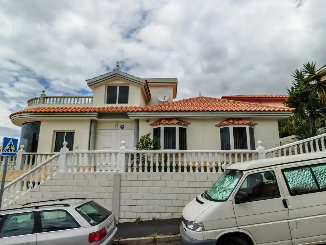 Vista exterior de Casa o xalet de lloguer en Adeje amb Aire condicionat i Balcó