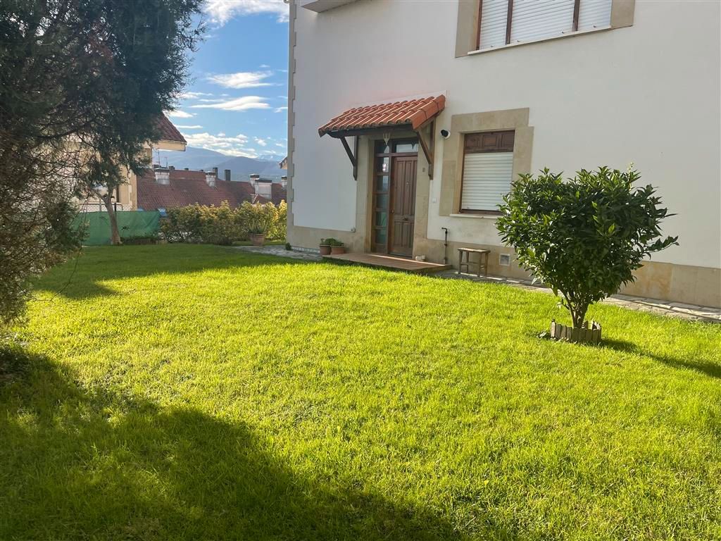 Jardí de Pis en venda en San Vicente de la Barquera amb Calefacció, Jardí privat i Moblat