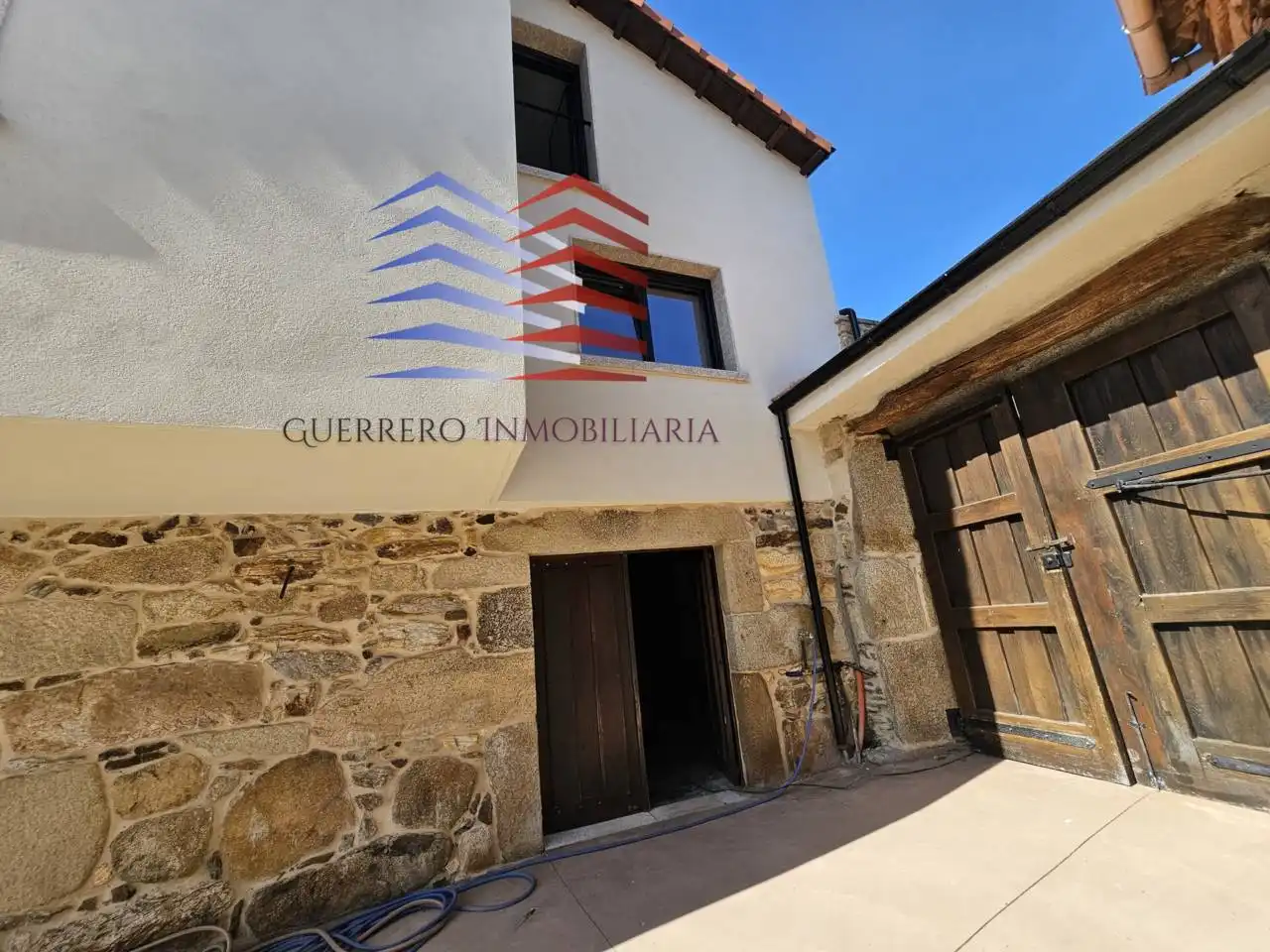 Vista exterior de Casa o chalet en venta en A Merca   con Calefacción, Terraza y Piscina