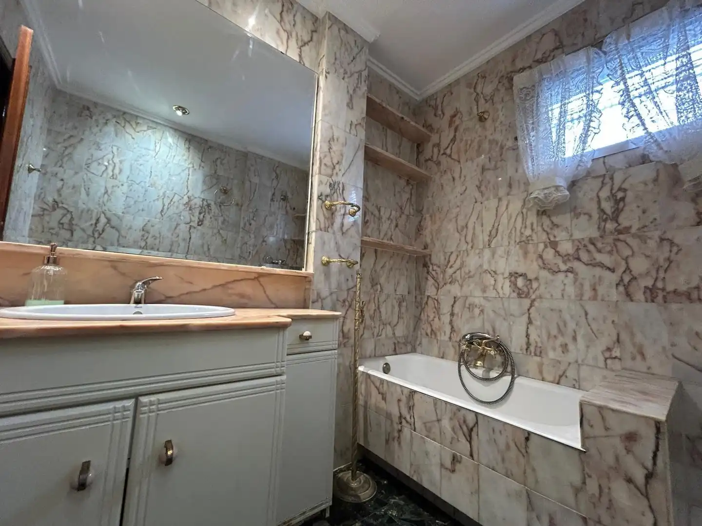 Bathroom of Flat for sale in Valencia  with Air Conditioner, Terrace and Balcony