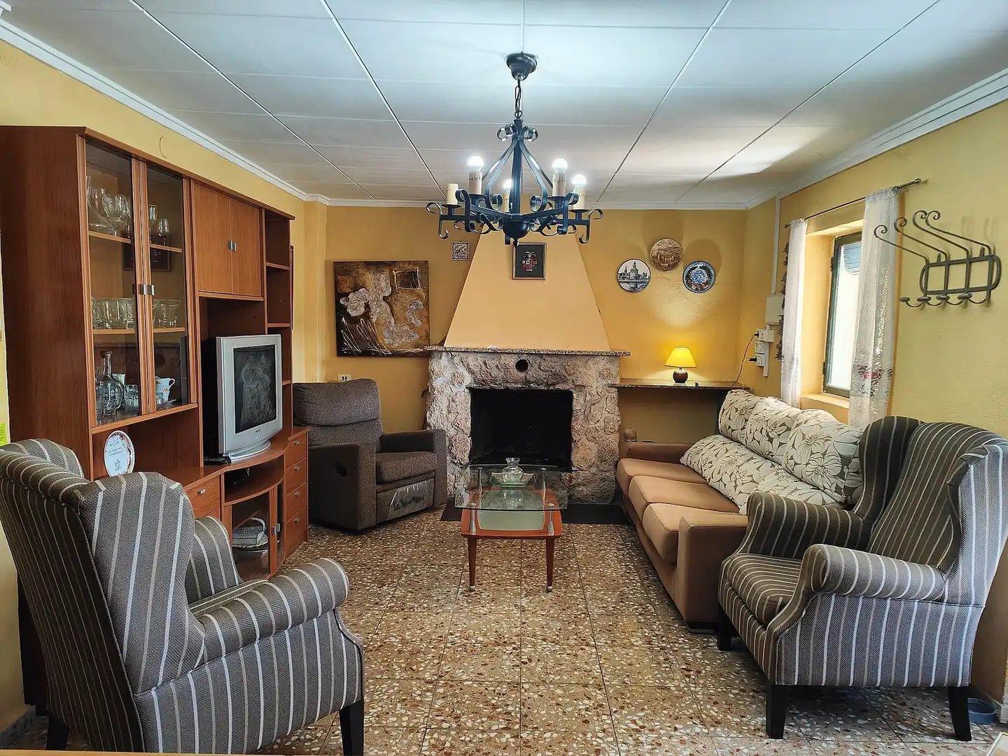 Sala d'estar de Casa o xalet en venda en Yecla amb Jardí privat, Terrassa i Piscina