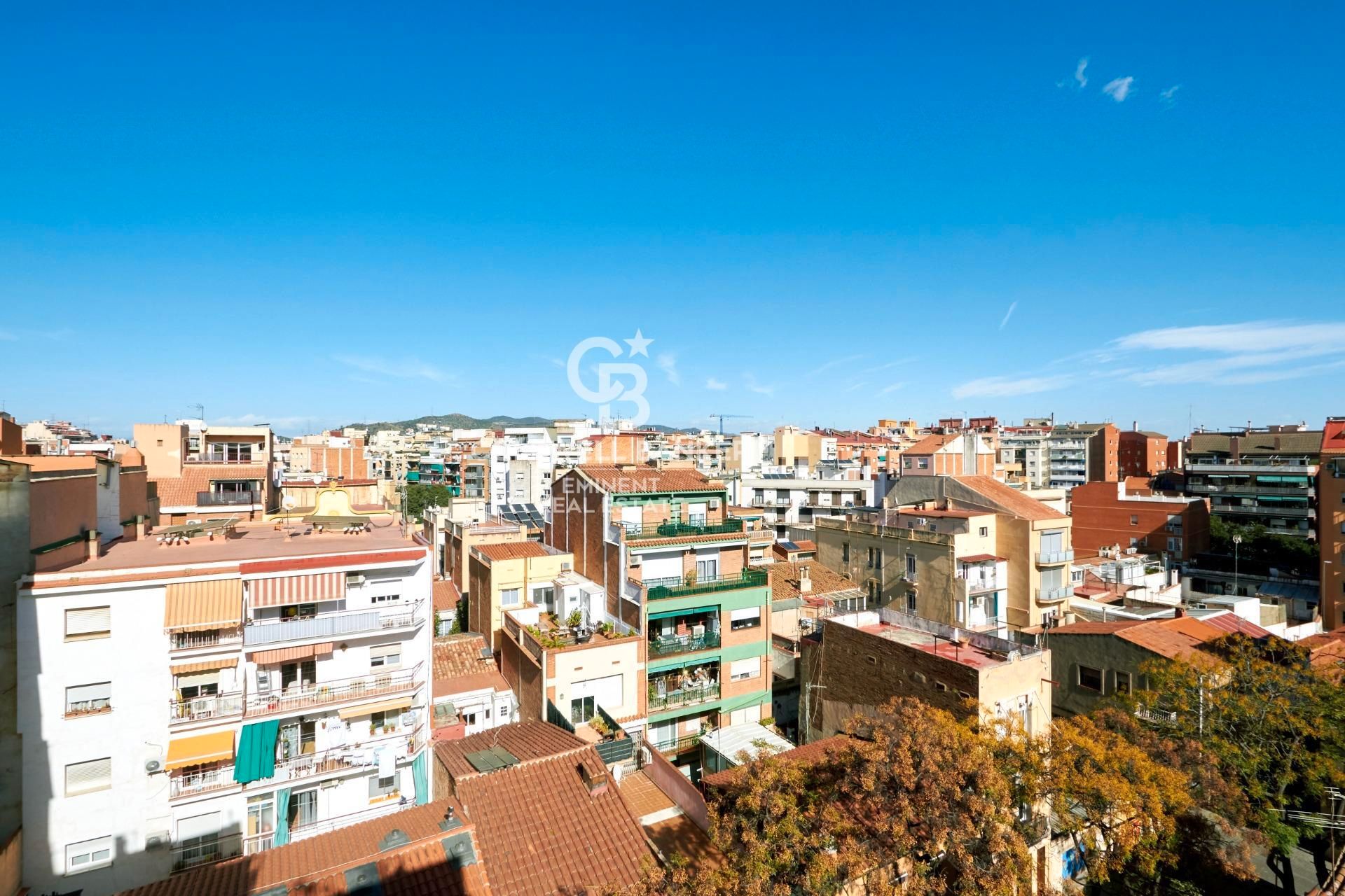 Exterior view of Flat for sale in  Barcelona Capital  with Air Conditioner, Heating and Oven