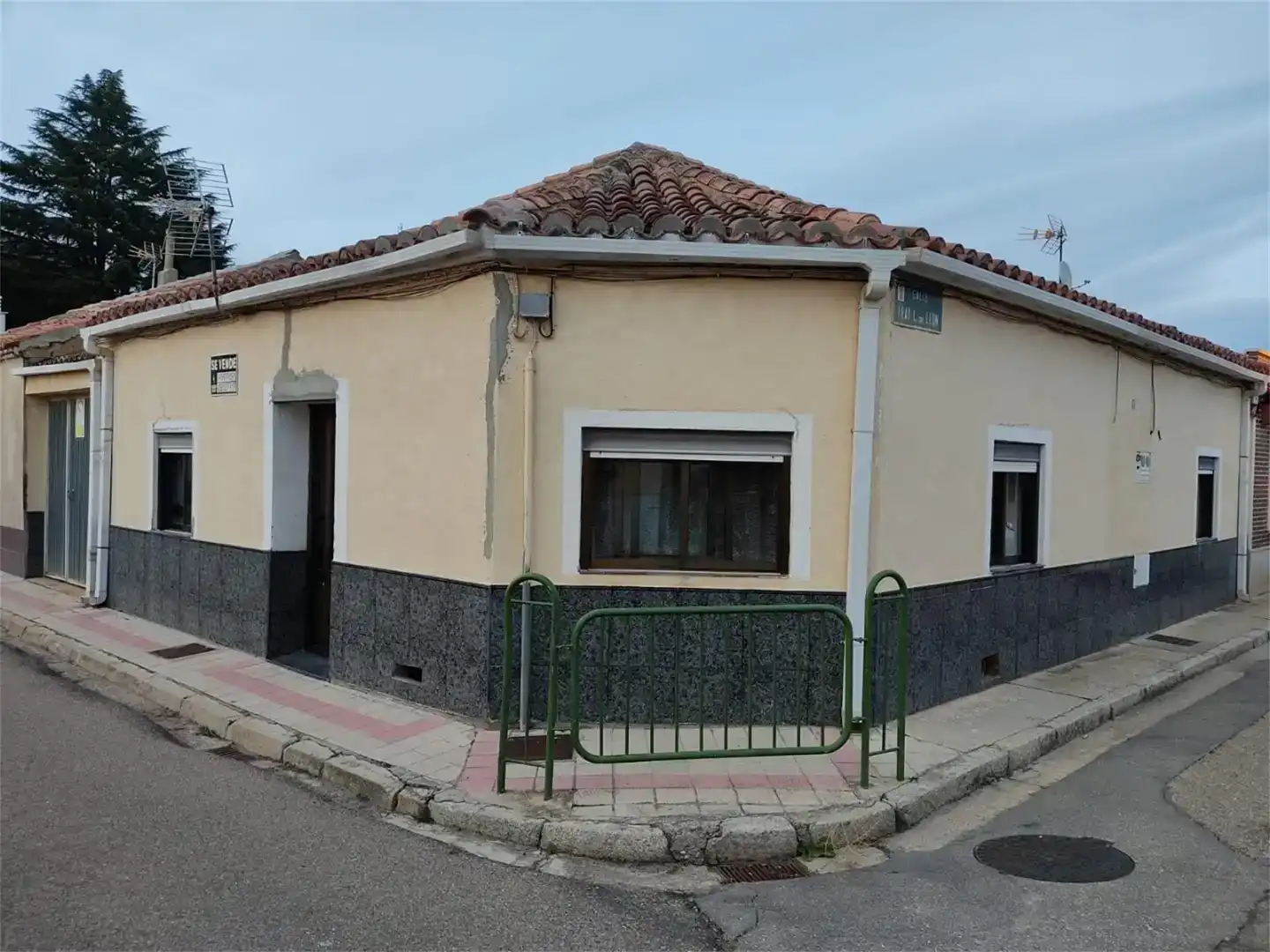 Vista exterior de Planta baixa en venda en Venta de Baños