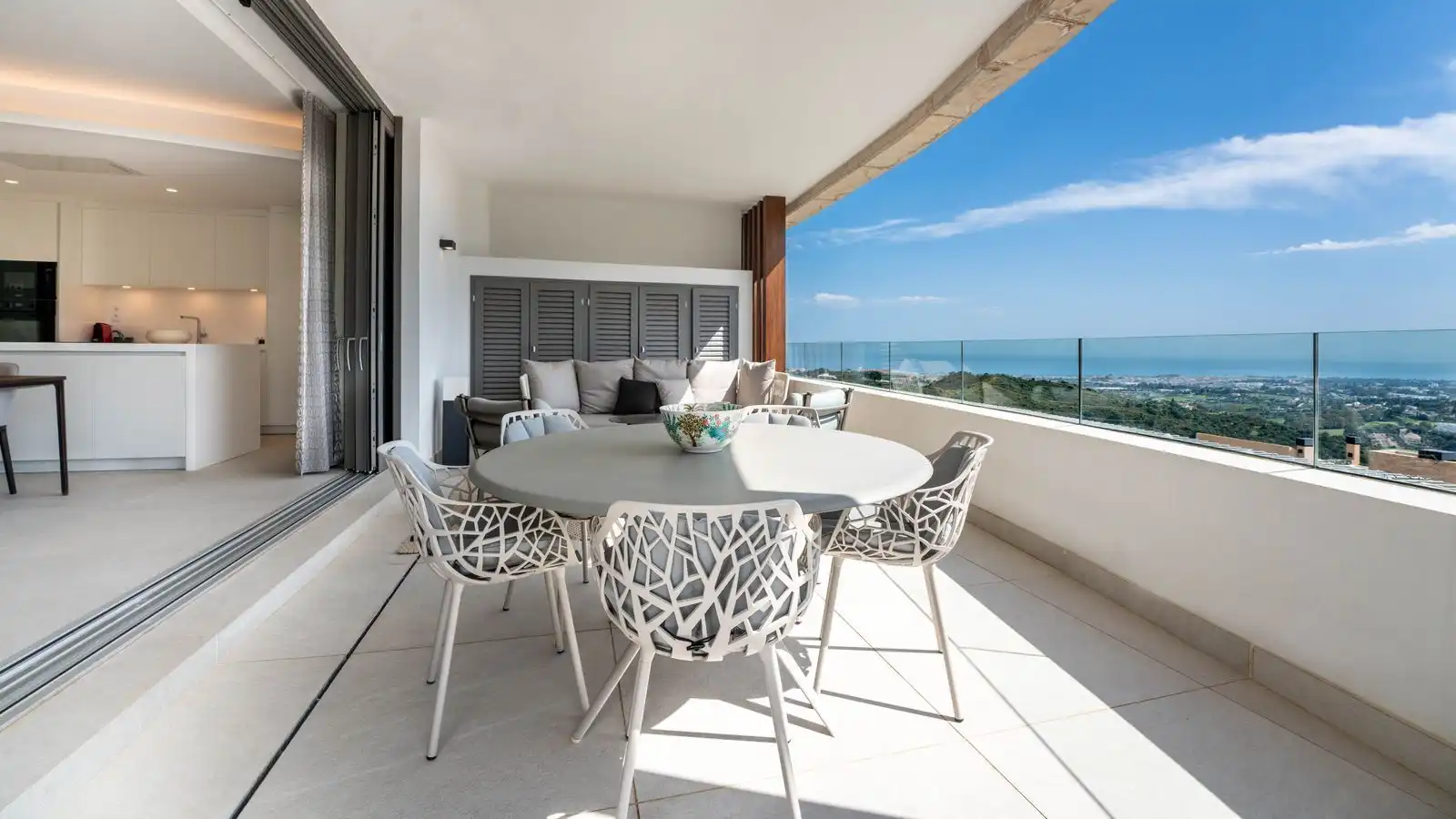 Terrasse von Wohnung zum Verkauf in Benahavís mit Terrasse, Abstellraum und Möbliert
