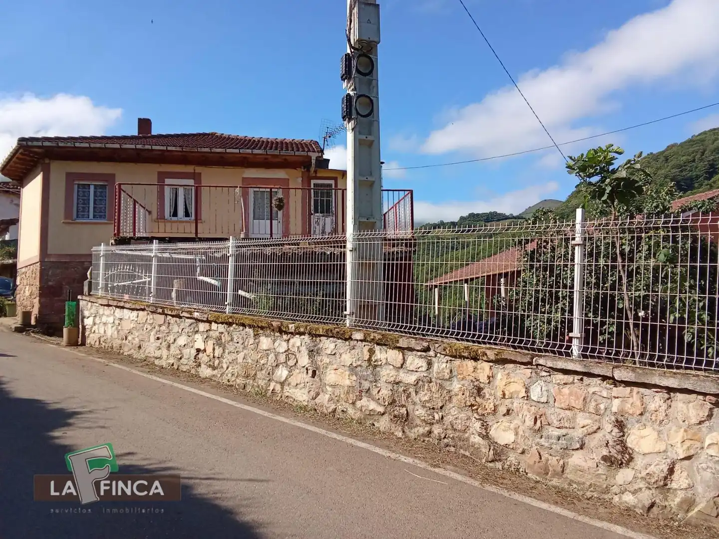 Exterior view of Houses for sale in Belmonte de Miranda  with Heating, Terrace and Storage room