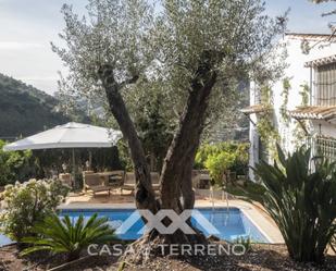 Jardí de Casa o xalet en venda en Sayalonga amb Aire condicionat, Terrassa i Piscina