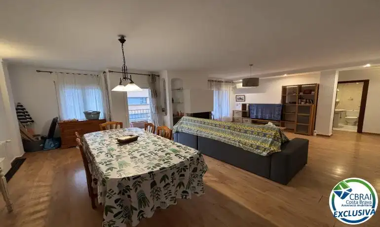 Sala d'estar de Apartament en venda en Roses amb Calefacció i Moblat