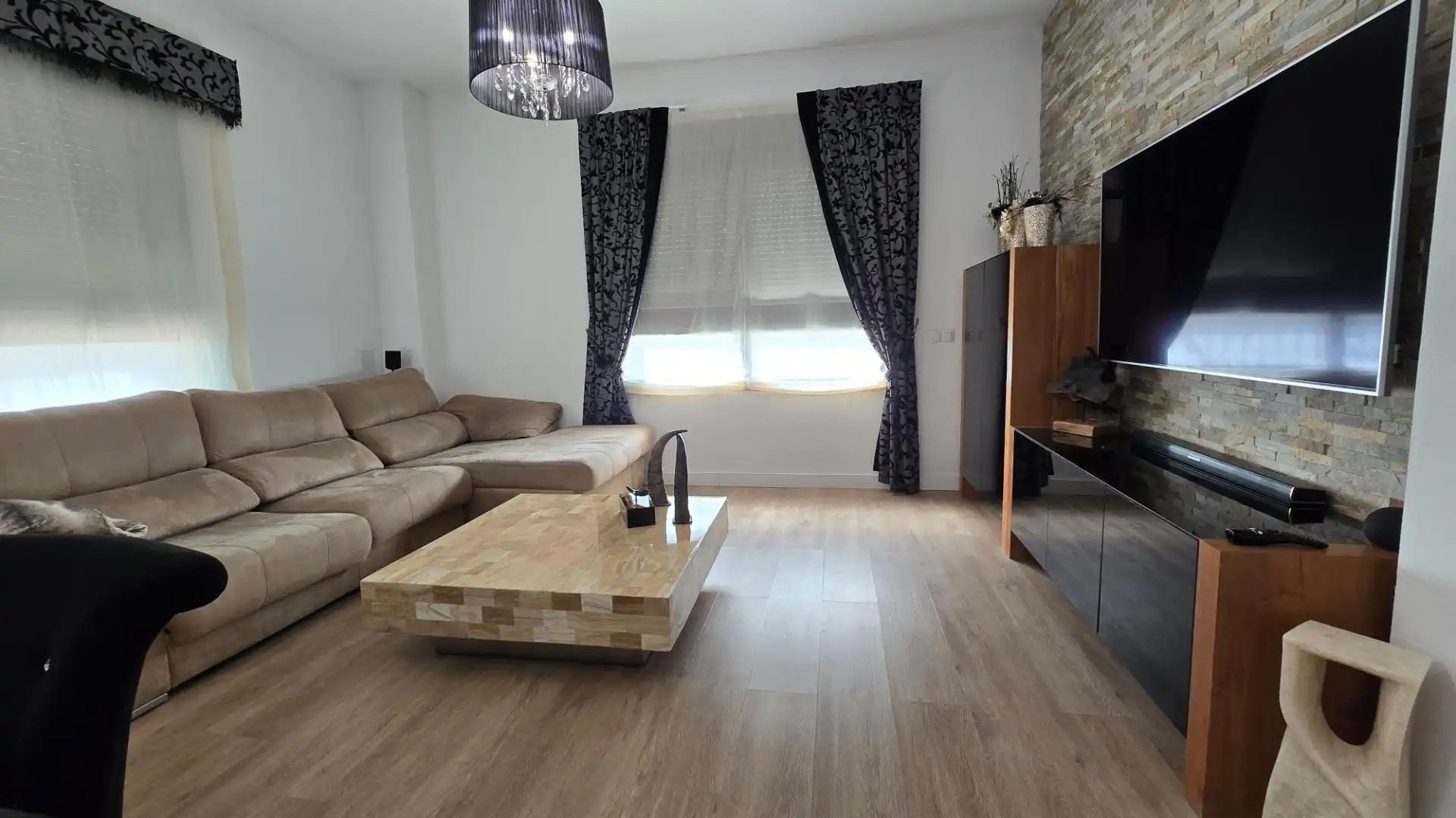 Sala de estar de Planta baja en venta en Elche / Elx con Trastero y Amueblado