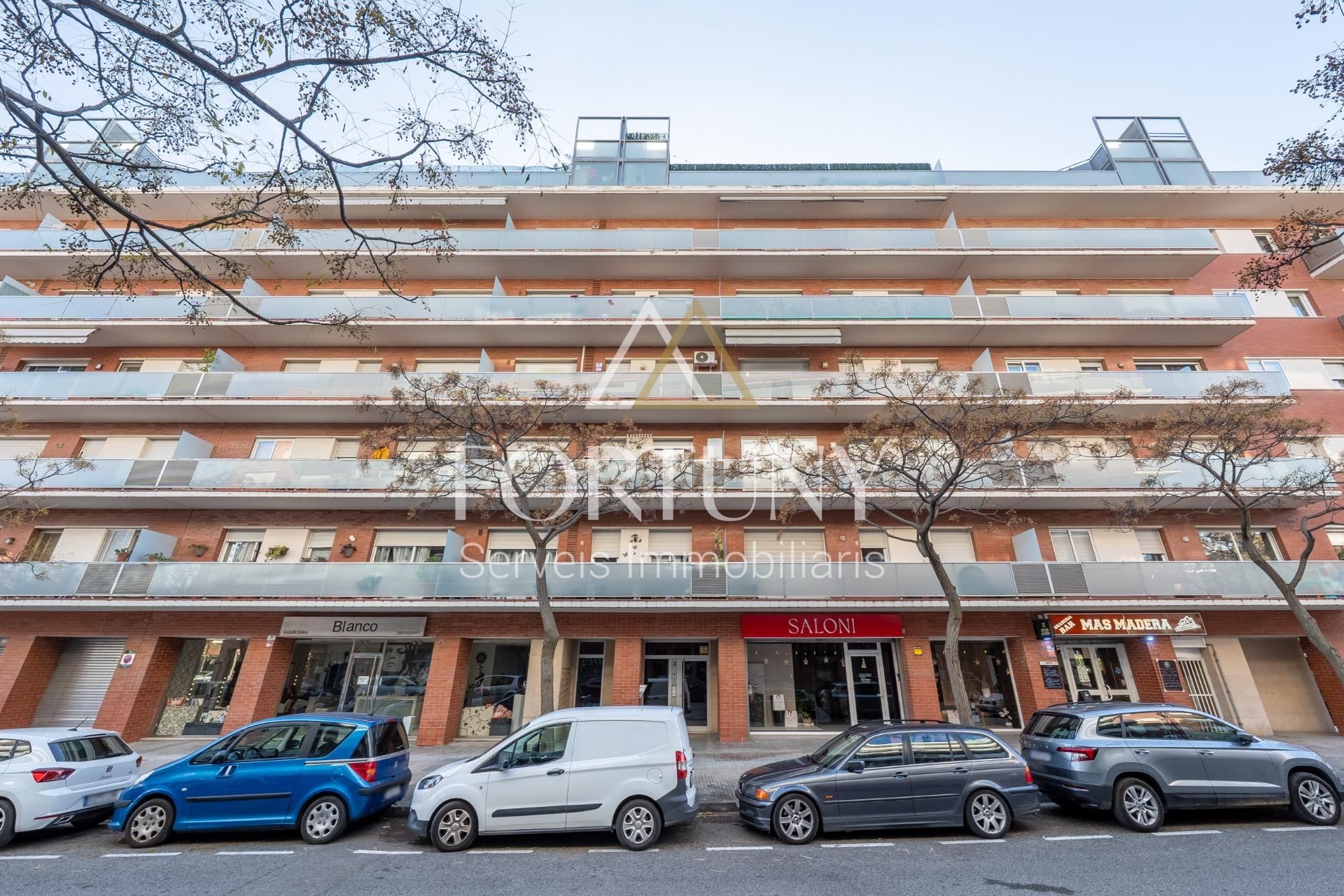 Vista exterior de Àtic en venda en Reus amb Jardí privat, Parquet i Terrassa