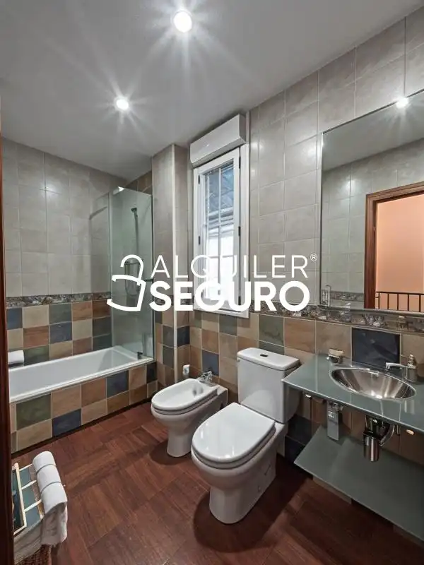 Bany de Casa o xalet de lloguer en Torrejón de Ardoz amb Aire condicionat, Calefacció i Terrassa