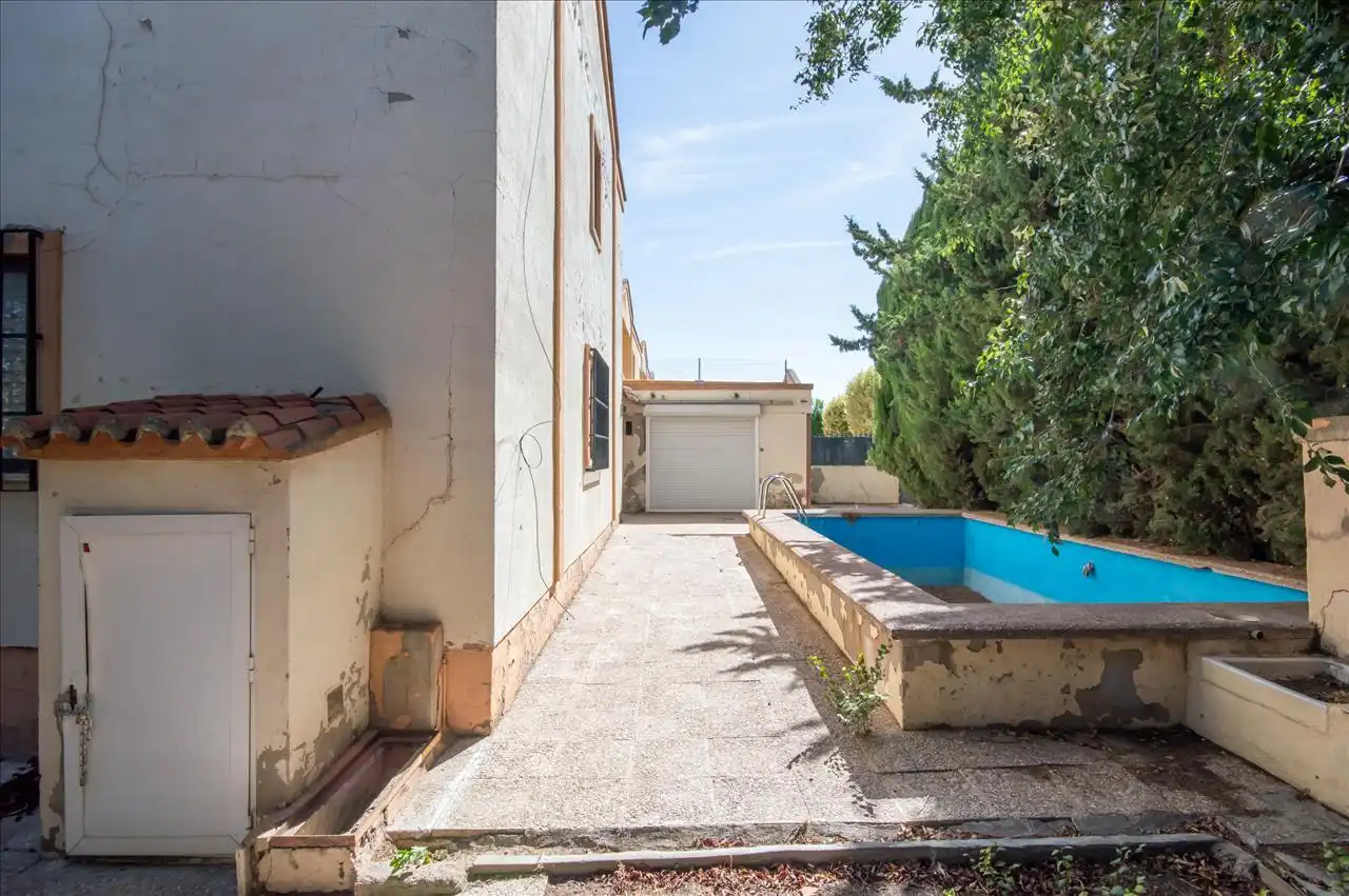 Piscina de Casa adosada en venda en Daimiel amb Terrassa i Piscina