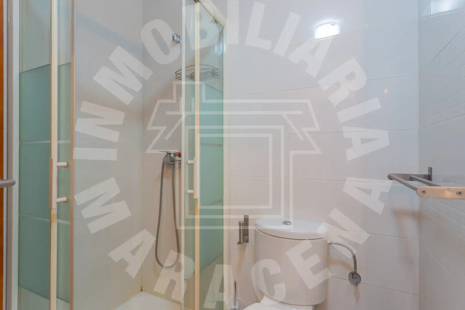 Baño de Apartamento en venta en Maracena con Calefacción, Parquet y Terraza