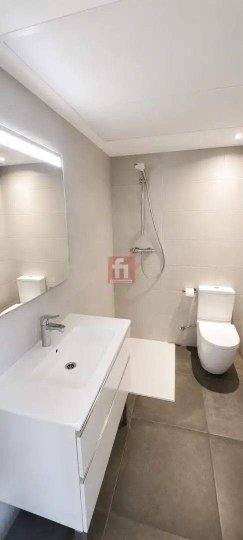 Badezimmer von Wohnung zur Miete in Mataró mit Klimaanlage, Heizung und Parkett