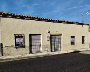Vista exterior de Casa o xalet en venda en Almonacid de Toledo amb Moblat