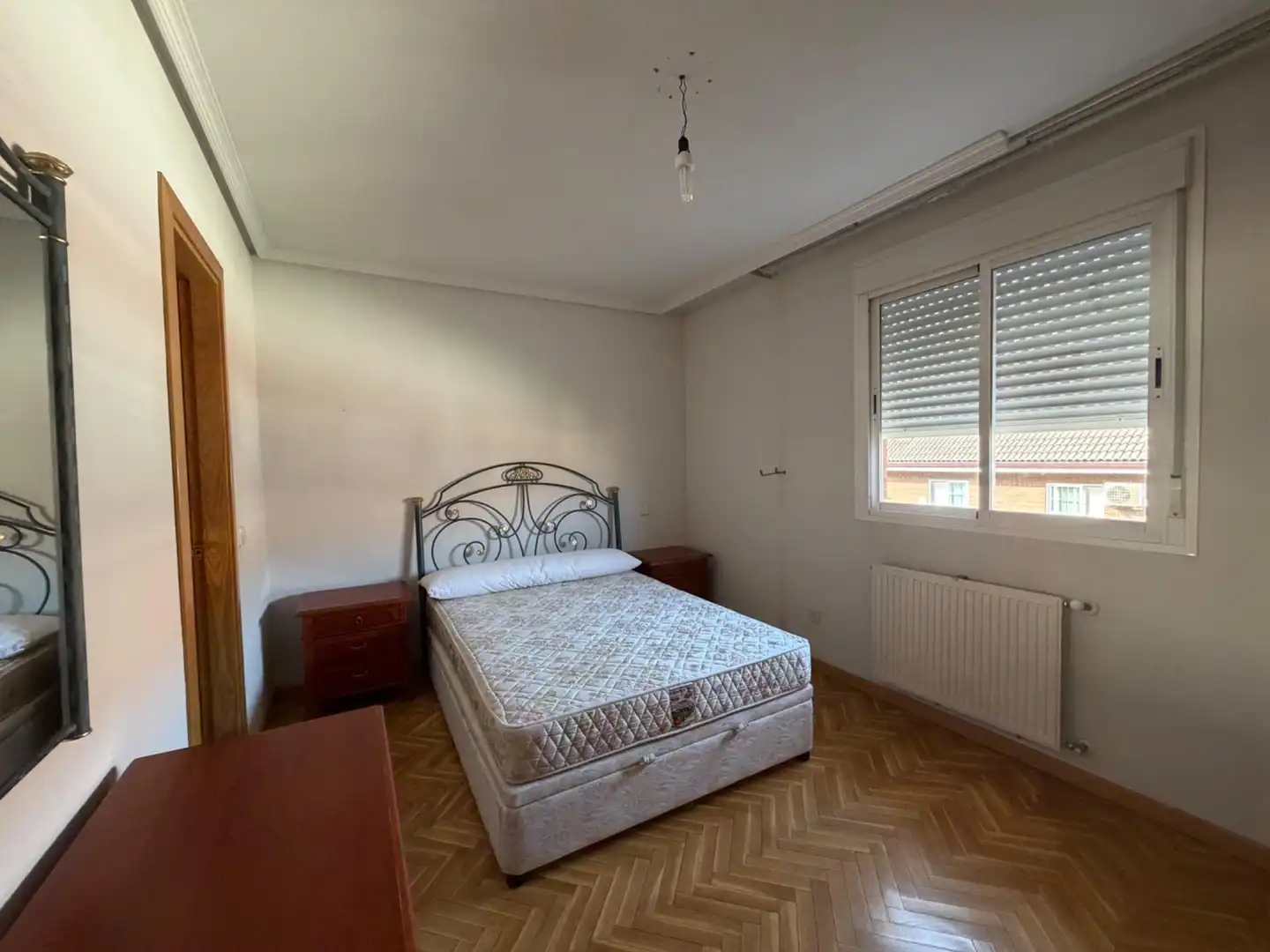 Dormitori de Casa adosada de lloguer en Alcorcón amb Calefacció, Jardí privat i Moblat