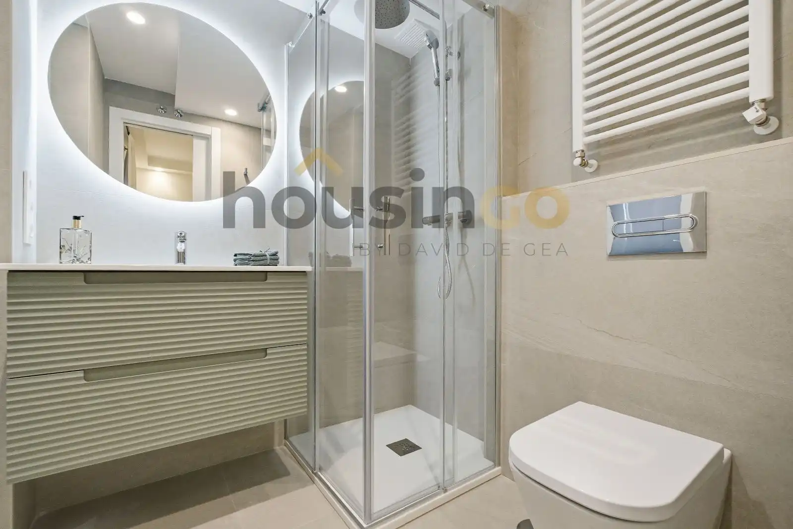 Bathroom of Flat for sale in Madrid  with Air Conditioner, Heating and Parquet flooring