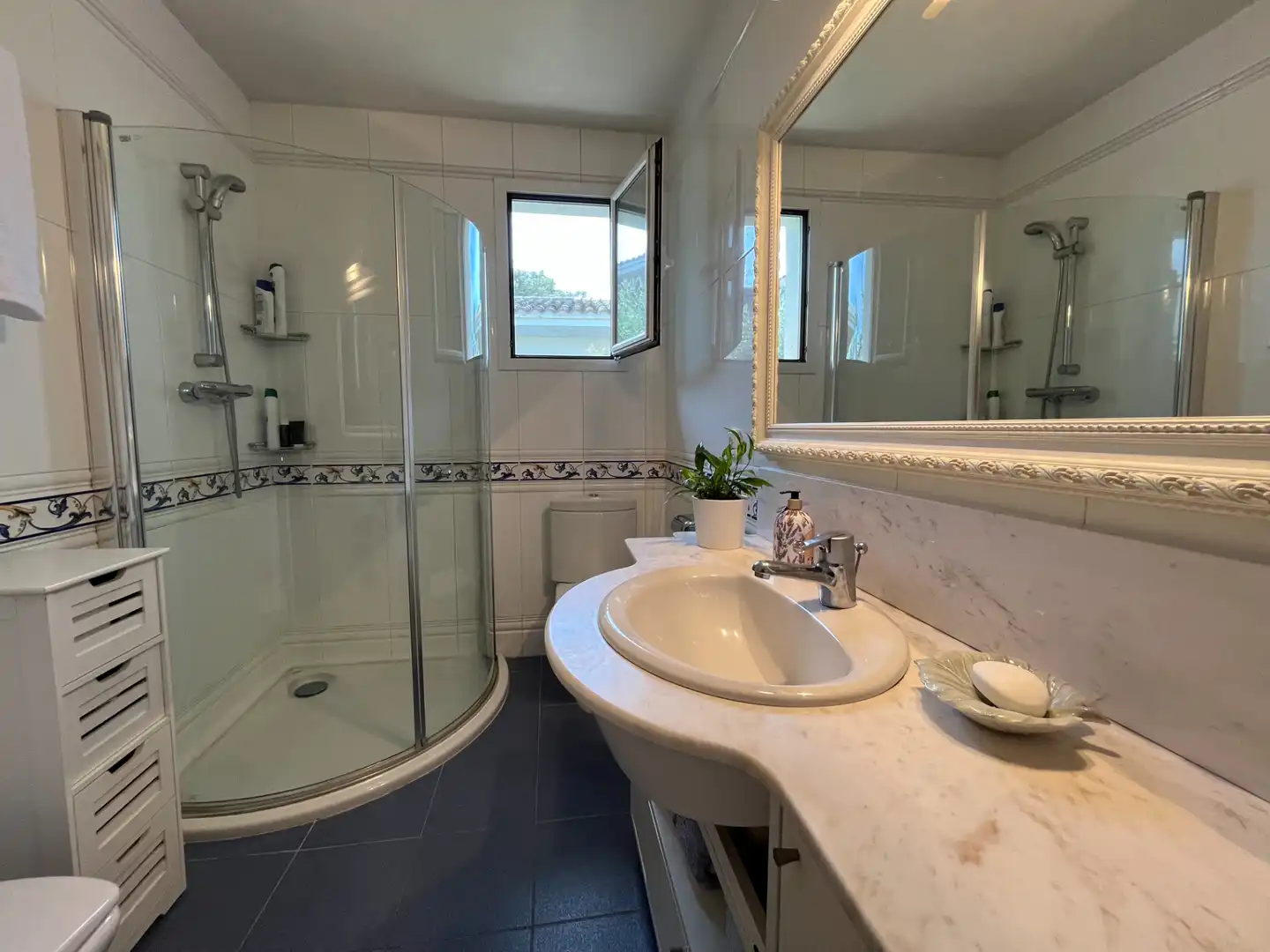 Bathroom of Houses for sale in Girona  with Air Conditioner, Heating and Private garden