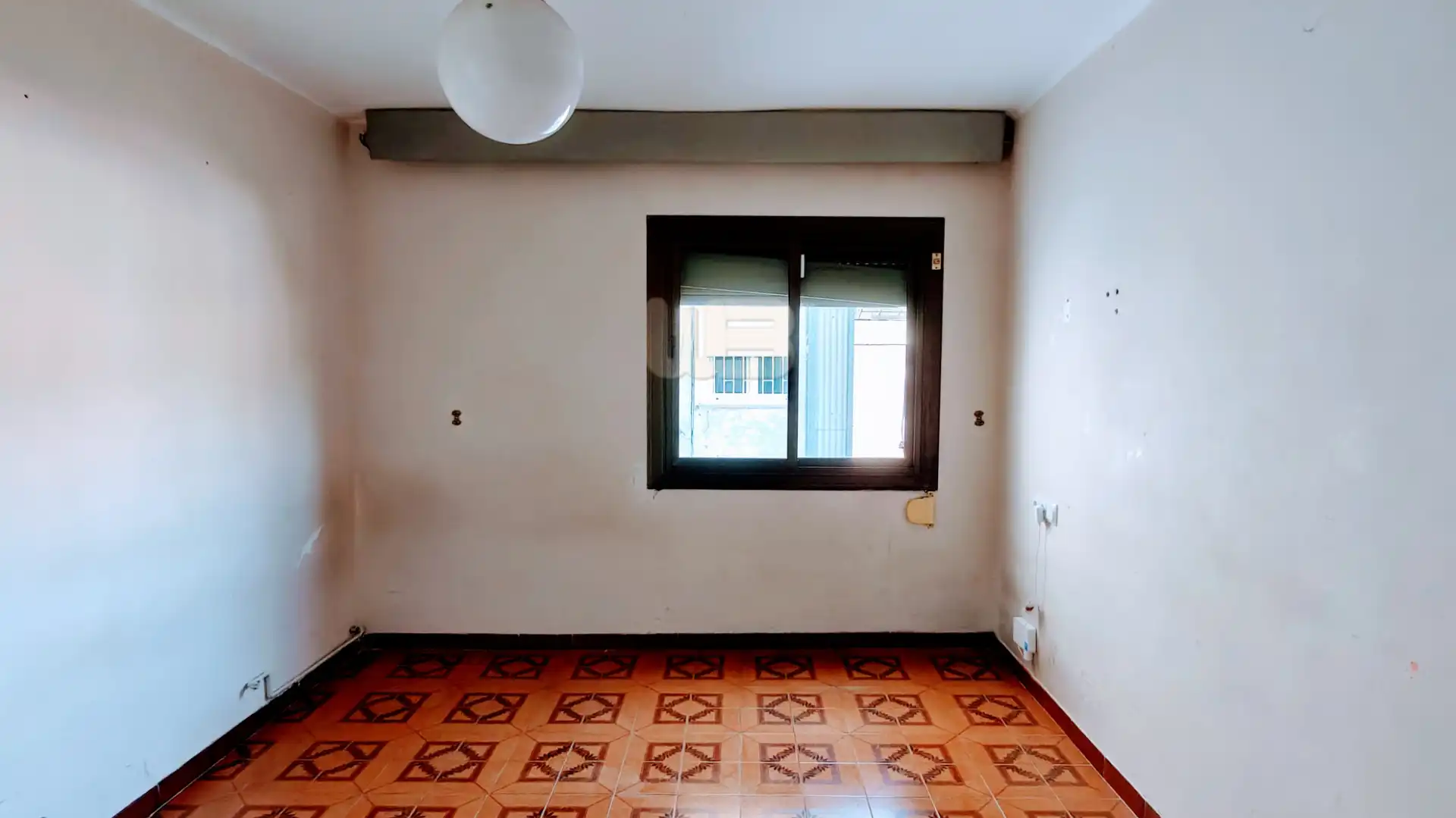 Schlafzimmer von Dachboden zum Verkauf in Barcelona mit Parkett, Terrasse und Ofen
