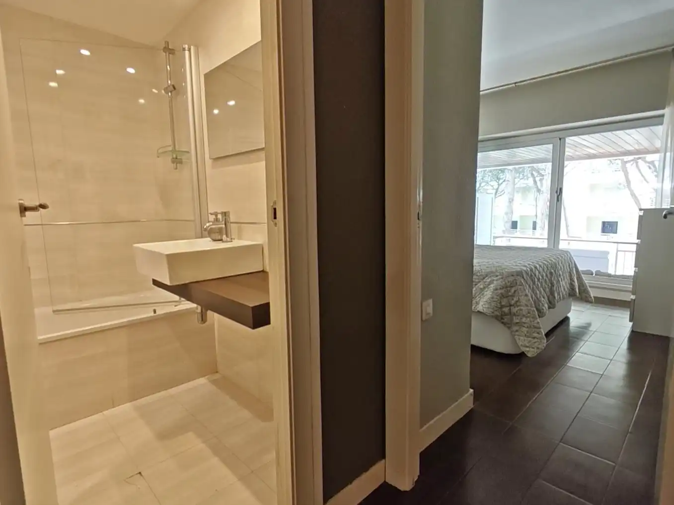 Baño de Apartamento en venta en Castell d'Aro, Platja d'Aro i s'Agaró con Calefacción, Terraza y Amueblado