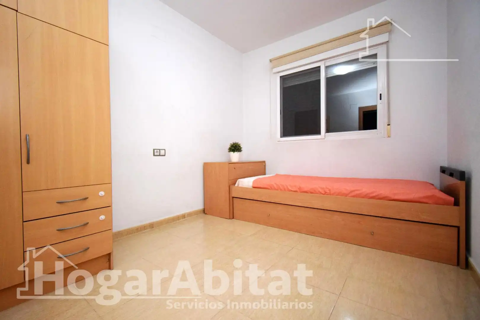 Dormitori de Pis en venda en Paterna amb Aire condicionat, Terrassa i Traster