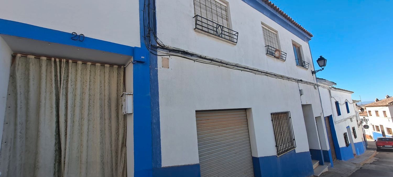 Vista exterior de Casa adosada en venda en Campo de Criptana amb Terrassa