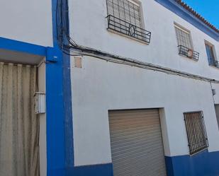 Vista exterior de Casa adosada en venda en Campo de Criptana amb Terrassa