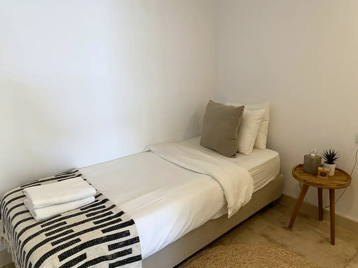 Dormitori de Casa adosada en venda en Benahavís amb Aire condicionat, Calefacció i Jardí privat