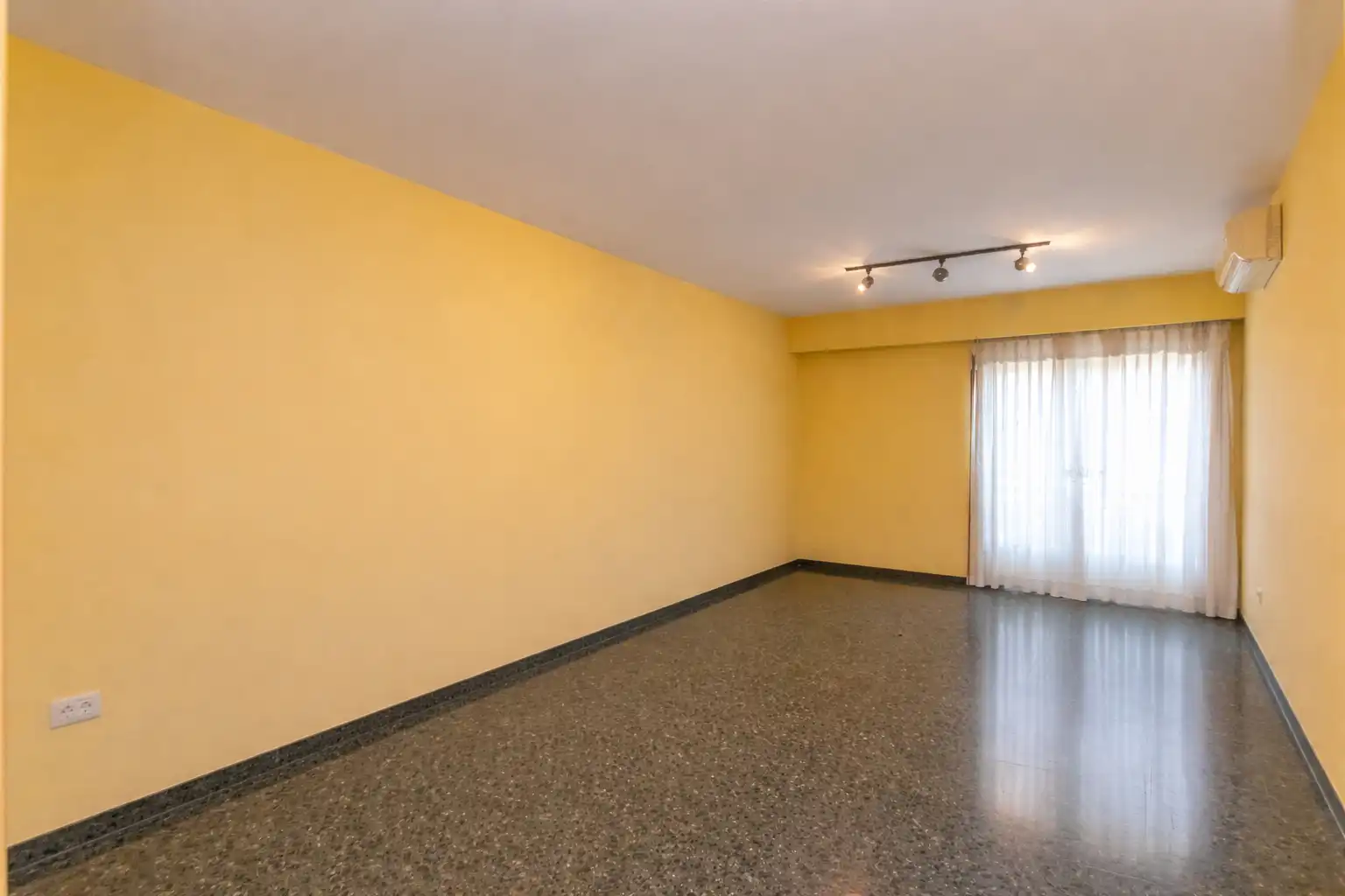 Piso en venta en Valencia con Aire acondicionado, Calefacción y Horno
